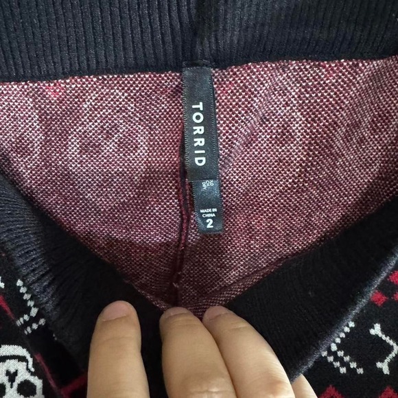 Torrid skull leggings in black and red Size 2 NWT - Picture 3 of 4
